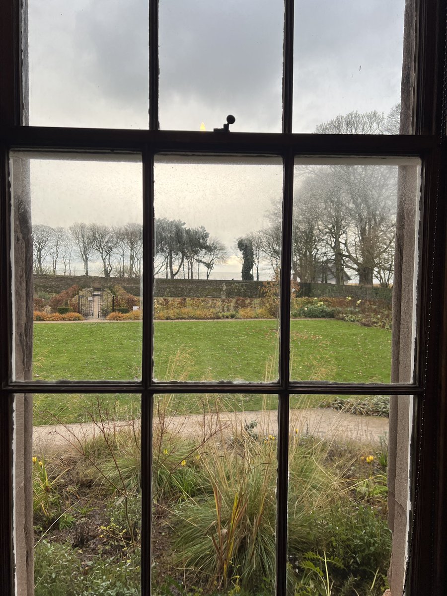 MonicaCallagha1's tweet photo. Amazing few days @Hospitalfield in Arbroath, with equally amazing @sgsah doctoral researchers on a writing retreat. https://t.co/YDplCrhxpw