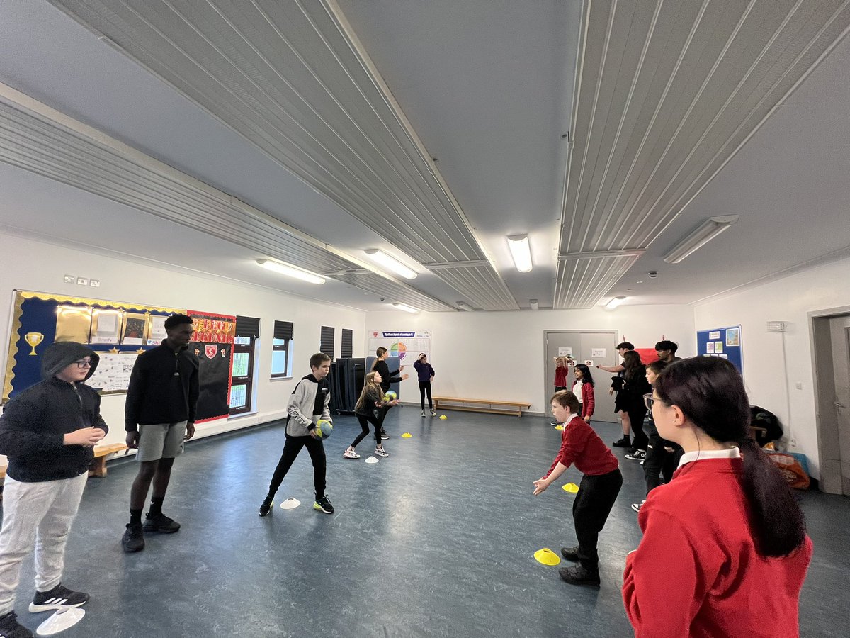 Miss_RossPE's tweet photo. Our @DHSFifePE Sports leaders took the first handball lesson at St. Leonard’s primary school on Monday, in preparation for the primary cluster handball festival. Fantastic coaching from our leaders which saw some happy but exhausted P7’s! 🤾🏻😁
Next up - Masterton 👀
#UNCRC29 https://t.co/44J4mW2O7z