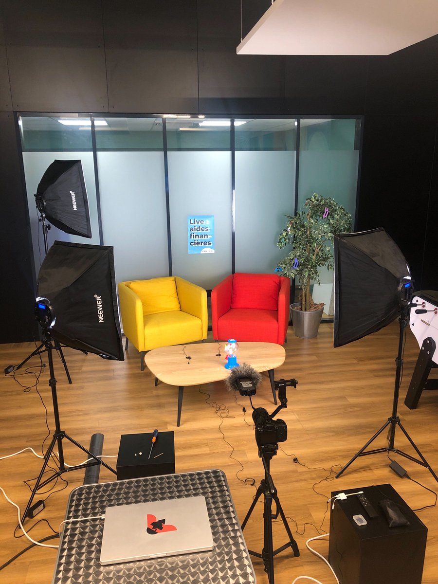 wizbii's tweet photo. 🔴 𝗟𝗶𝘃𝗲 𝗙𝗔𝗤 : 𝗔𝗶𝗱𝗲𝘀 𝗳𝗶𝗻𝗮𝗻𝗰𝗶𝗲̀𝗿𝗲𝘀
Tout est en place pour notre 1er live TikTok WIZBII Money en direct de nos bureaux de #Grenoble !

Rendez-vous à 18h30 pour suivre le #live et poser toutes vos questions 👉 https://t.co/Wk1tTqsphU https://t.co/rZYcPyeNwy