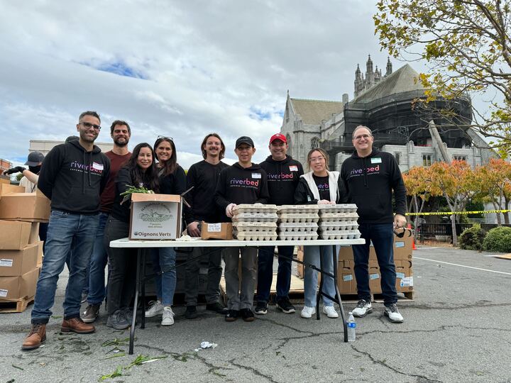 LifeatRiverbed's tweet photo. Yesterday, @riverbed-ers volunteered at the SF-Marin Food Bank pop-up pantry. #CommunityConnect2023 #LifeatRiverbed https://t.co/JPO2X3l8FG