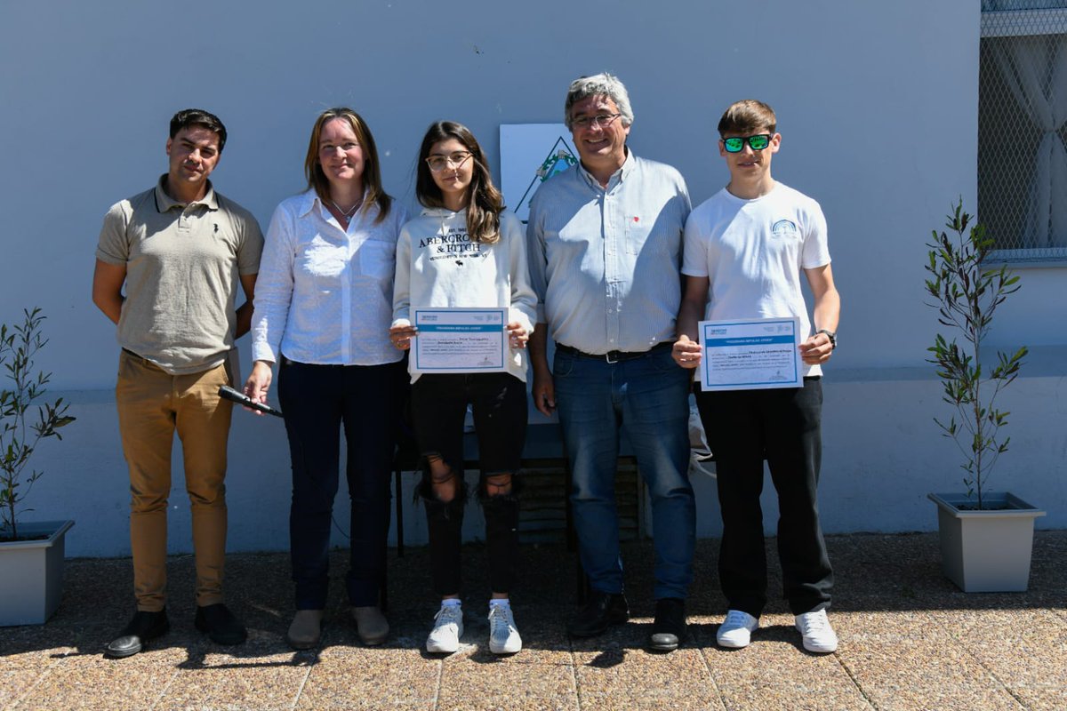 mtomasellip's tweet image. Acompañamos a @JavoRodriguezL en la entrega de dos minibuses para el Cept n° 35 de Aparicio, #CoronelDorrego y la EESA n°1 en Goyena, #Saavedra, en el marco del Programa Escuelas y Desarrollo Agrario.

@Kicillofok