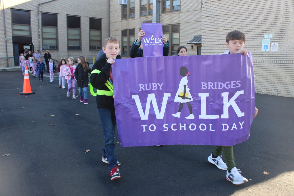 HTSD_Yardville's tweet photo. Thank you to our students and staff for participating in the Ruby Bridges Walk yesterday to support #RubyBridgesWalkToSchoolDay! Special thanks to Mr. Bridges for organizing such a wonderful event!
#HTSDPride #yesSTARS #CAMPYardville https://t.co/S5tNRoMVDv