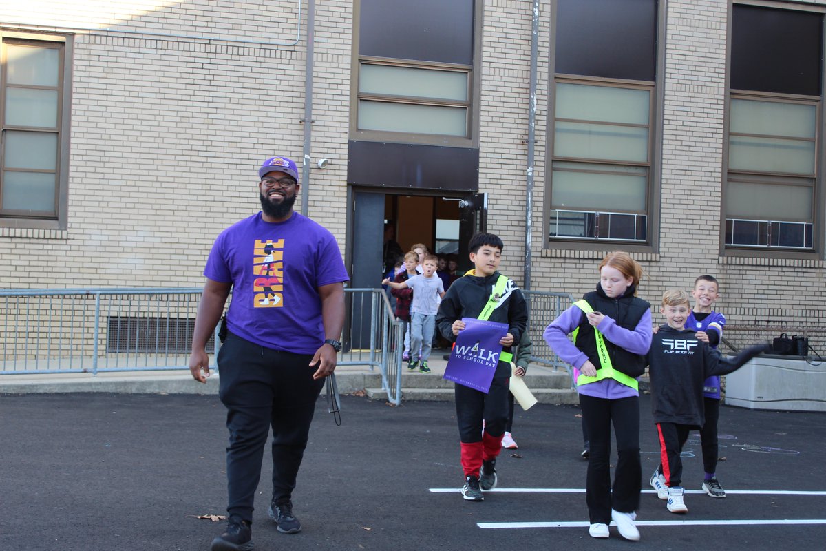 HTSD_Yardville's tweet photo. Thank you to our students and staff for participating in the Ruby Bridges Walk yesterday to support #RubyBridgesWalkToSchoolDay! Special thanks to Mr. Bridges for organizing such a wonderful event!
#HTSDPride #yesSTARS #CAMPYardville https://t.co/S5tNRoMVDv