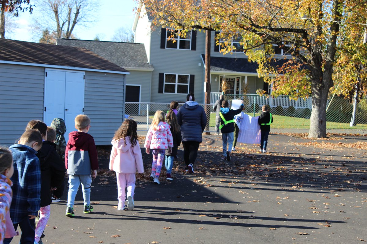 Thank you to our students and staff for participating in the Ruby Bridges Walk  yesterday to support #RubyBridgesWalkToSchoolDay! Special thanks to Mr. Bridges for organizing such a wonderful event!

#HTSDPride #yesSTARS #CAMPYardville