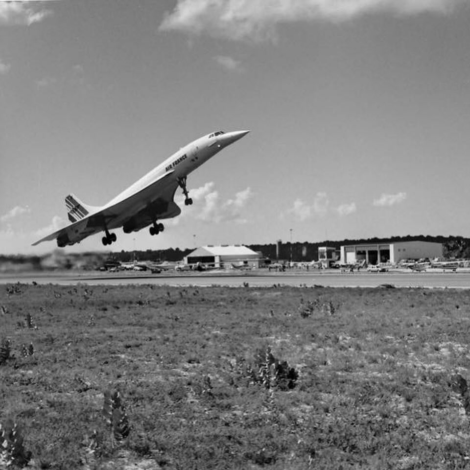 The first and one of the only times the Concorde flew into Saint Martin (1981)⁠ (Photos via Territory of Saint Martin Archives)