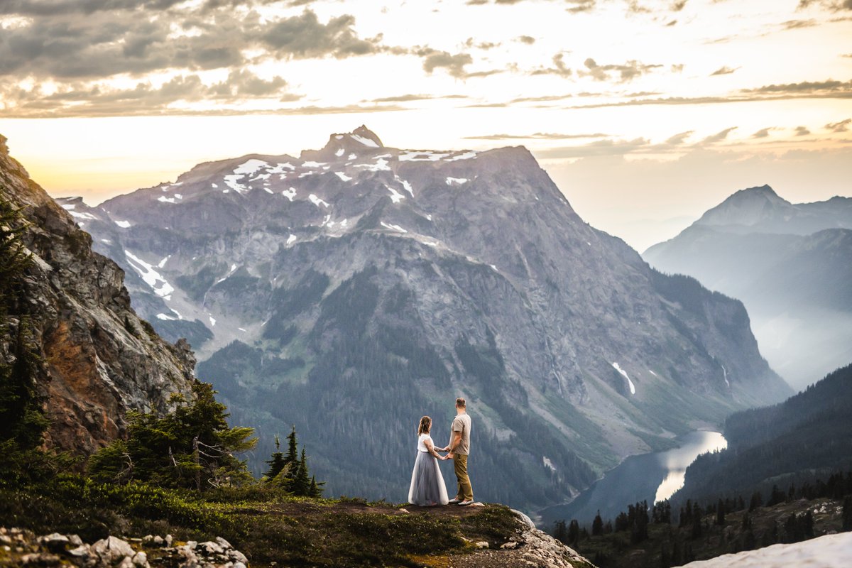 crawfordsphoto's tweet image. Some of our favorite places are receiving a beautiful coat of white snow and we are so pumped for the next season of winter elopements and fun!  

thecrawfordsphotography.com