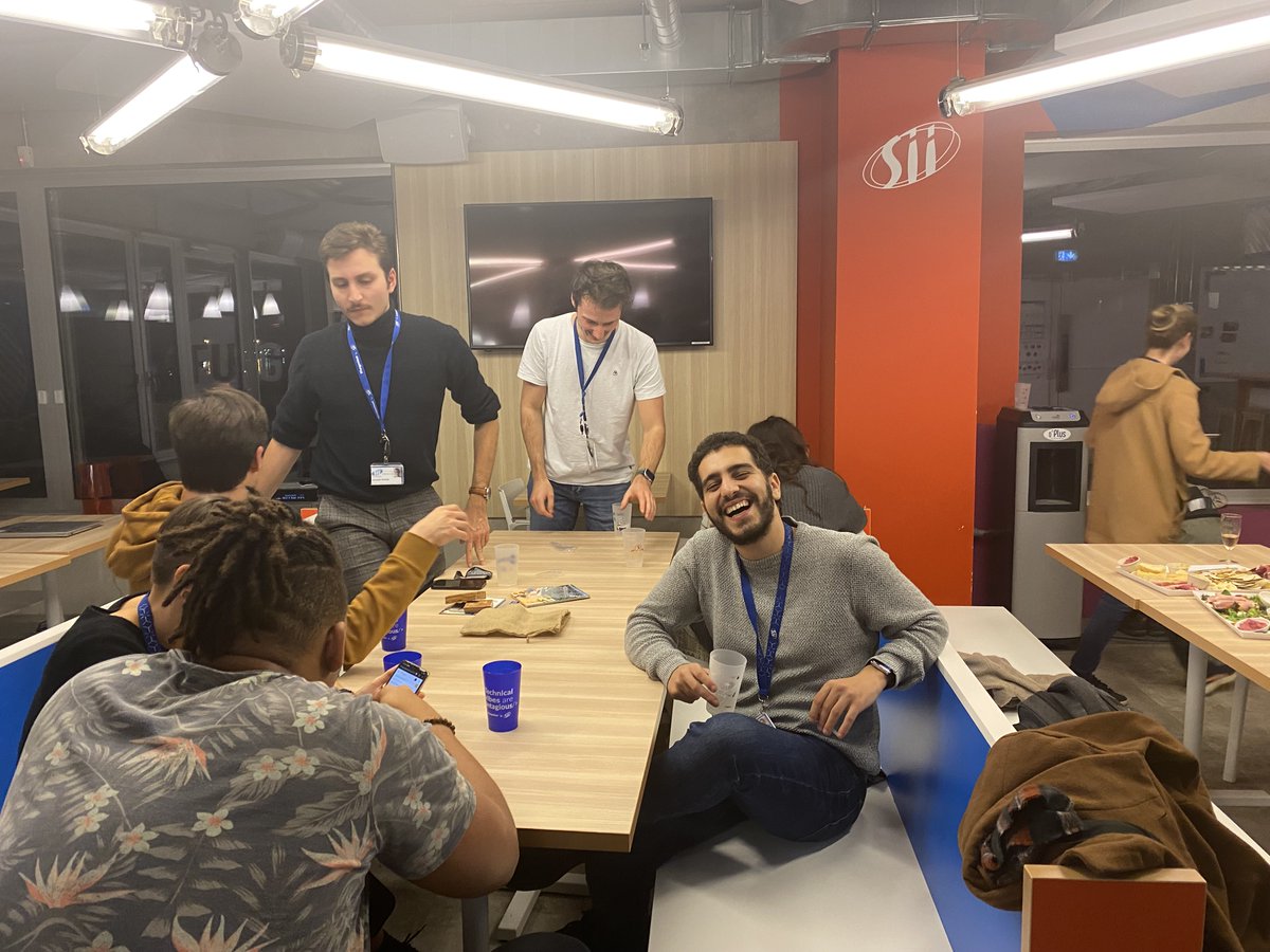 Retour en image sur notre "soirée des nouveaux" de Nantes✨

Au programme : présentation des équipes, partage d'infos, cocktail apéritif et jeux de sociétés !🎲

Toujours un plaisir d'apprendre à mieux connaître les nouvelles têtes chez <a href="/SII_Atlantique/">SII Atlantique</a>