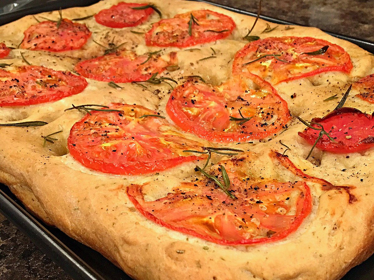 clubfoody1's tweet image. Today is #HomemadeBreadDay🍞🥖🫓
Tomato Rosemary Focaccia anyone?😀
(check out my next posts👆 &amp;amp; the previous one 👇 for more great bread🍞 recipes😋)

#YouTube 📽️: youtu.be/ZhSLnooSgeQ
#RECIPE ➡️: clubfoody.com/cf-recipes/tom…

@EventGuideToday @DiningGuide2Day #recipeoftheday