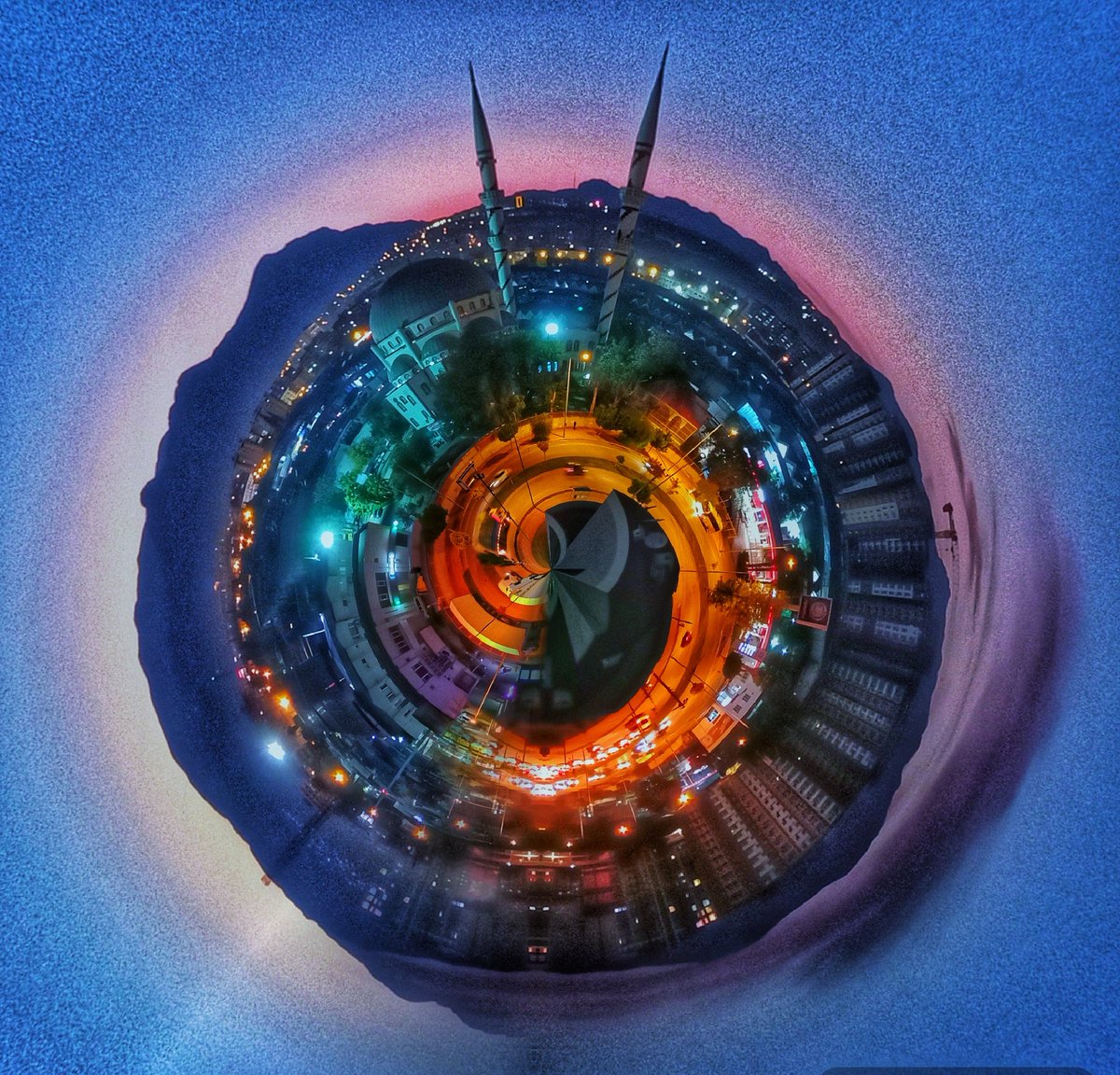 nizammetin007's tweet image. Hilâl ile balkon oynaşması 
Yok paşam #ipone değil #omix x600 ile yaptım. Mahareti teknolojiye yükleyenlerden olmadım hiç.