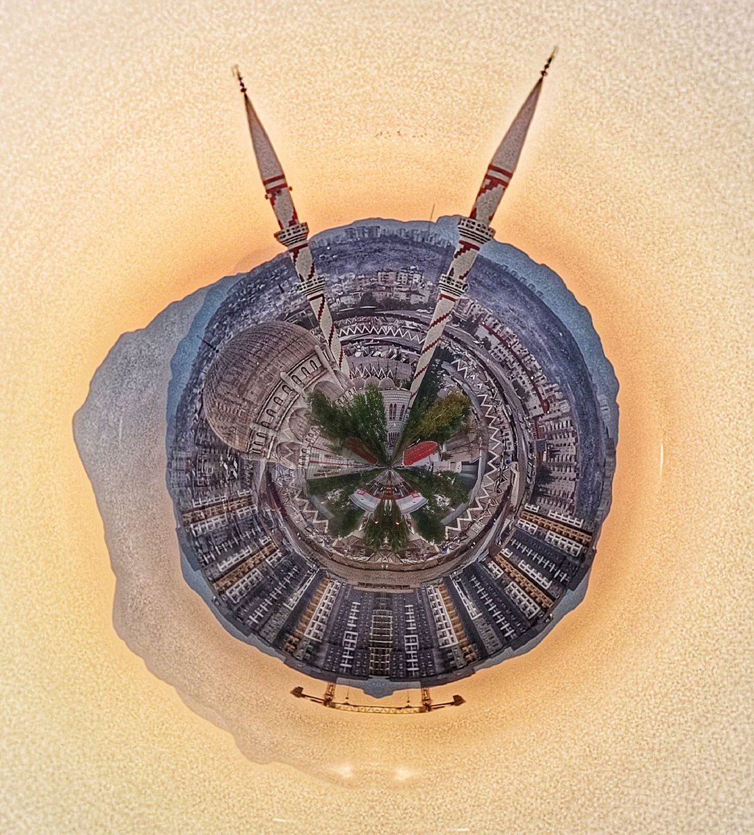 nizammetin007's tweet image. Hilâl ile balkon oynaşması 
Yok paşam #ipone değil #omix x600 ile yaptım. Mahareti teknolojiye yükleyenlerden olmadım hiç.