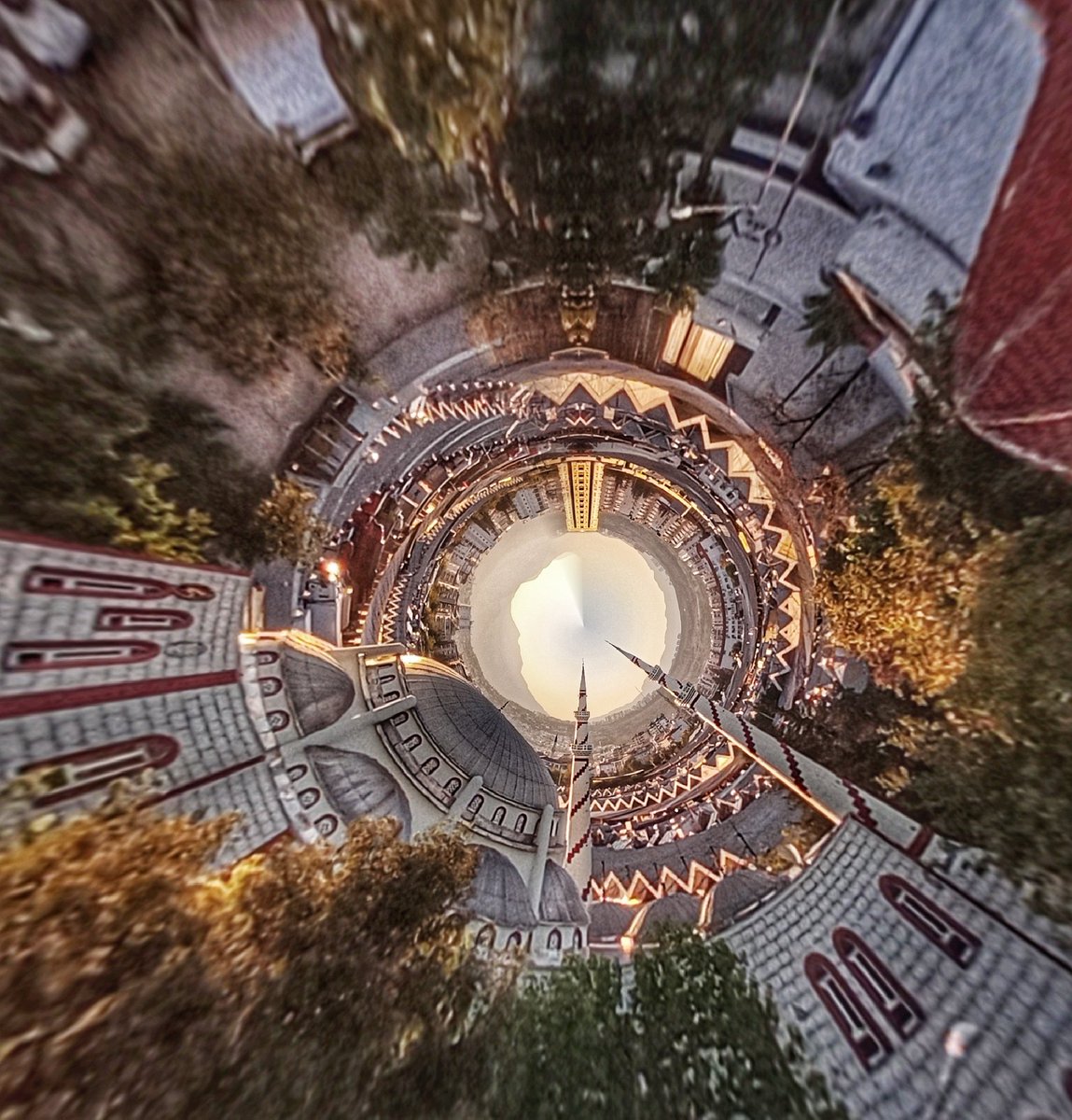 nizammetin007's tweet image. Hilâl ile balkon oynaşması 
Yok paşam #ipone değil #omix x600 ile yaptım. Mahareti teknolojiye yükleyenlerden olmadım hiç.