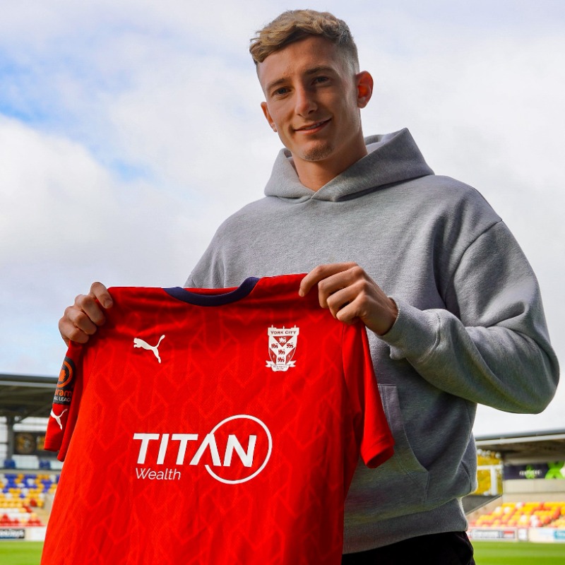 YorkCityFC's tweet photo. ✍️ York City is delighted to announce the capture of forward Will Davies for an undisclosed fee from Vanarama National League South side Braintree Town.

Welcome to the Minstermen, @WillDavies89!

#YCFC 🔴🔵