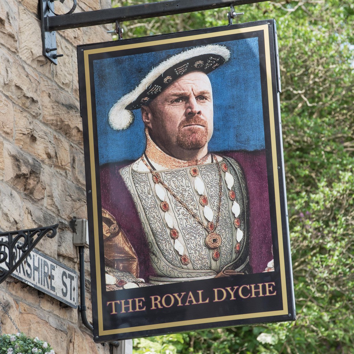 ⚽🍻 You can only choose one Premier League manager to go for a night out with:

🇦🇺 Ange Postecoglou
🏴󠁧󠁢󠁥󠁮󠁧󠁿 Sean Dyche
🇪🇸 Pep Guardiola
🇩🇪 Jürgen Klopp
🏴󠁧󠁢󠁥󠁮󠁧󠁿 Eddie Howe
🇪🇸 Mikel Arteta
🇳🇱 Erik Ten Hag
🏴󠁧󠁢󠁥󠁮󠁧󠁿 Roy Hodgson
🇪🇸 Unai Emery
🇮🇹 Roberto De Zerbi
🏴󠁧󠁢󠁥󠁮󠁧󠁿 Gary O'Neil

Who do you pick? 👇