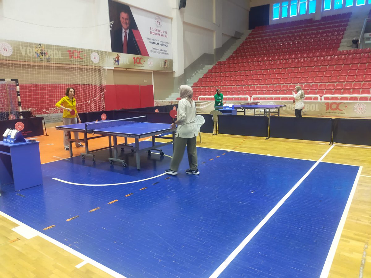 🏓 24 Kasım Öğretmenler Günü Sportif Etkinlikleri kapsamında öğretmenlerimiz arasında Masa Tenisi Turnuvası düzenlendi.
Canik Atatürk Spor Salonu’nda düzenlenen turnuvada dereceye giren öğretmenlerimize ödülleri takdim edildi.
<a href="/muratagar60/">Murat AĞAR</a>