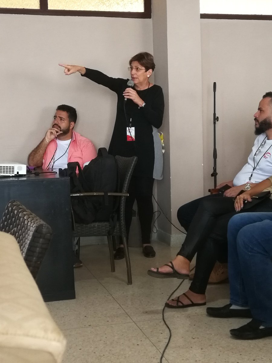 YuzaimaCardona's tweet photo. #FestivalNacionalRadioCubana Edición 34. En #Holguín  participan  10 Premios Nacionales de #Radio, 7 Doctores en Comunicación y otras especialidades para compartir saberes en el Evento Teórico. 150 creadores, periodistas, artistas se encuentran para que crezca la @radio_cubana https://t.co/diy5bXry3Y