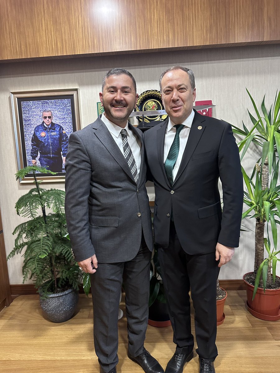 selcukgirgin54's tweet photo. Sakarya Milletvekilimiz, kıymetli büyüğüm Murat Kaya’yı Gazi Meclisimizde ziyaret ederek Kaynarca’mızla ilgili hayallerimizi aktardık.

Sayın Milletvekilime nezaketi ve ev sahipliği için teşekkür ediyor, Sakarya’mıza hizmet yolunda başarılar diliyorum. https://t.co/QTBC2RD1zx