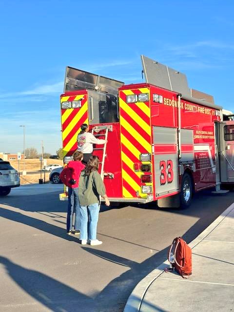 MavtasticHist's tweet photo. Thank you to Sedgwick County Fire/EMT and Maize PD for spending the morning with Ms. Snyder and Mr Christensen's Law, Public Safety, and Security classes. https://t.co/ryAE4Vve7S