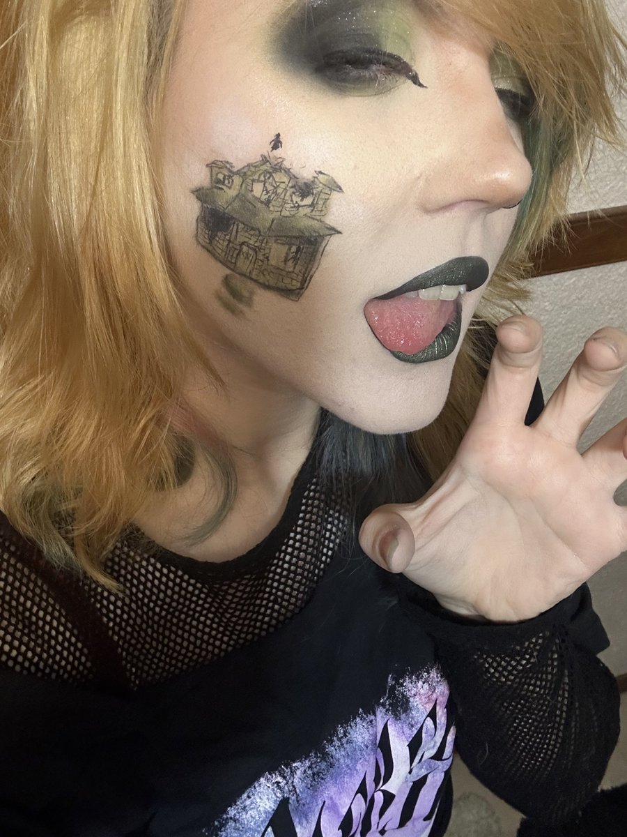 carradiostan21's tweet photo. Ready for the #jawsoflifetour tonight!! @piercetheveil @piercethevic https://t.co/f1Lx17OoGZ