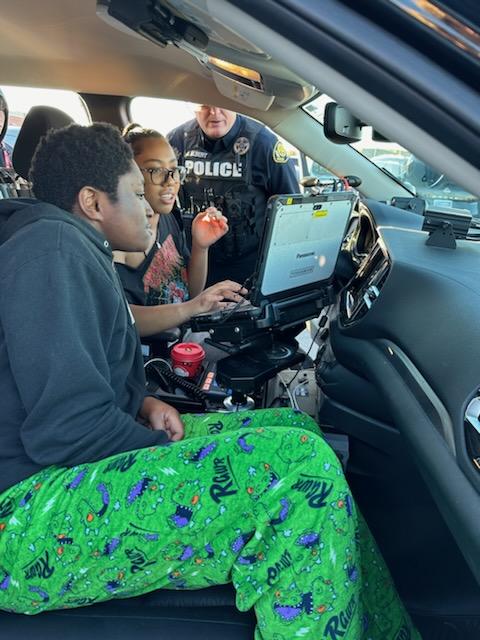MavtasticHist's tweet photo. Thank you to Sedgwick County Fire/EMT and Maize PD for spending the morning with Ms. Snyder and Mr Christensen's Law, Public Safety, and Security classes. https://t.co/ryAE4Vve7S