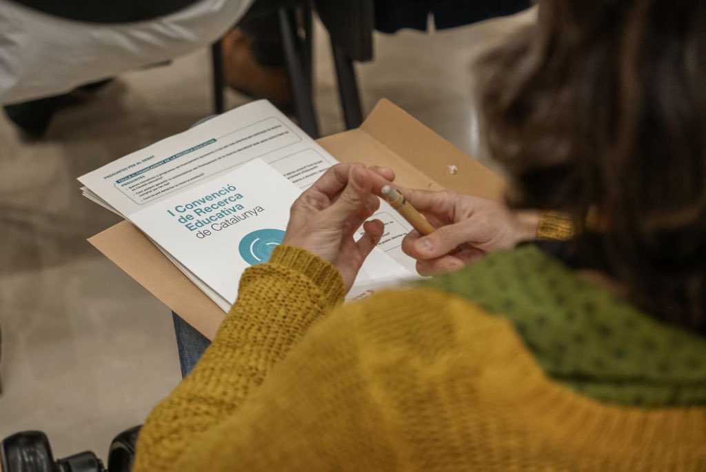 educaciocat's tweet photo. ➕Més de 150 persones dels àmbits de la recerca i l’educació es reuneixen per debatre quines mesures cal engegar per impulsar la recerca educativa. 

🔹Els consellers @AnnaSimo i @quimnadal assisteixen a la I Convenció de Recerca Educativa de Catalunya. https://t.co/aq0Dd1NGly