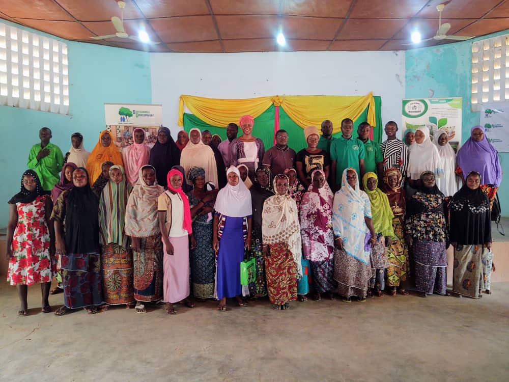 SustainableOng's tweet photo. 31 Octobre 2023
Célébration de la Journée Mondiale de l'Epargne à Nikki avec @SifGroupe et SIAN'SON Microfinance en présence des #groupements de #femmes et des associations des #jeunes.
Thème : L'Epargne, pierre angulaire de l'inclusion Financière
Cc @MapAfrique https://t.co/7WsjCxTTso