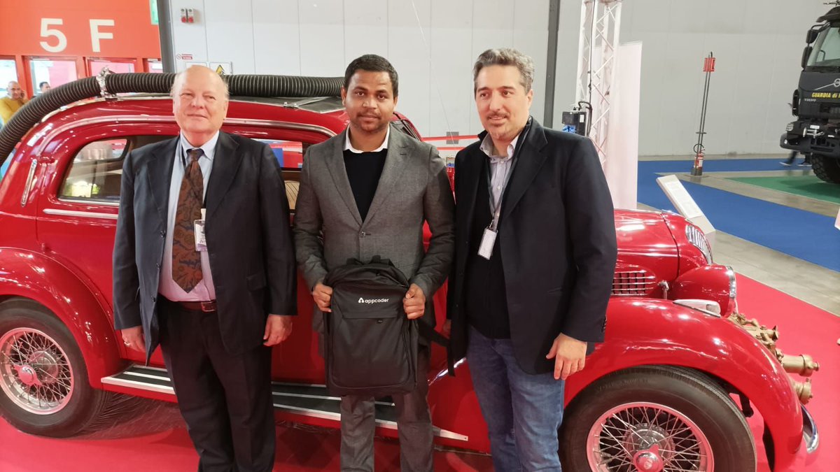 Appcoder_Italia's tweet image. Esplorando il futuro a SICUREZZA–SMART BUILDING EXPO a Milano! Oggi il nostro team di Appcoder(@ClaudioLogli, @MuthuKumar, @AlessandroMaccio) si sta immergendo nelle ultime tecnologie in sicurezza ed edifici intelligenti. #Sicurezza2023 #SmartBuildingExpo #MilanoExpo #Innovazione