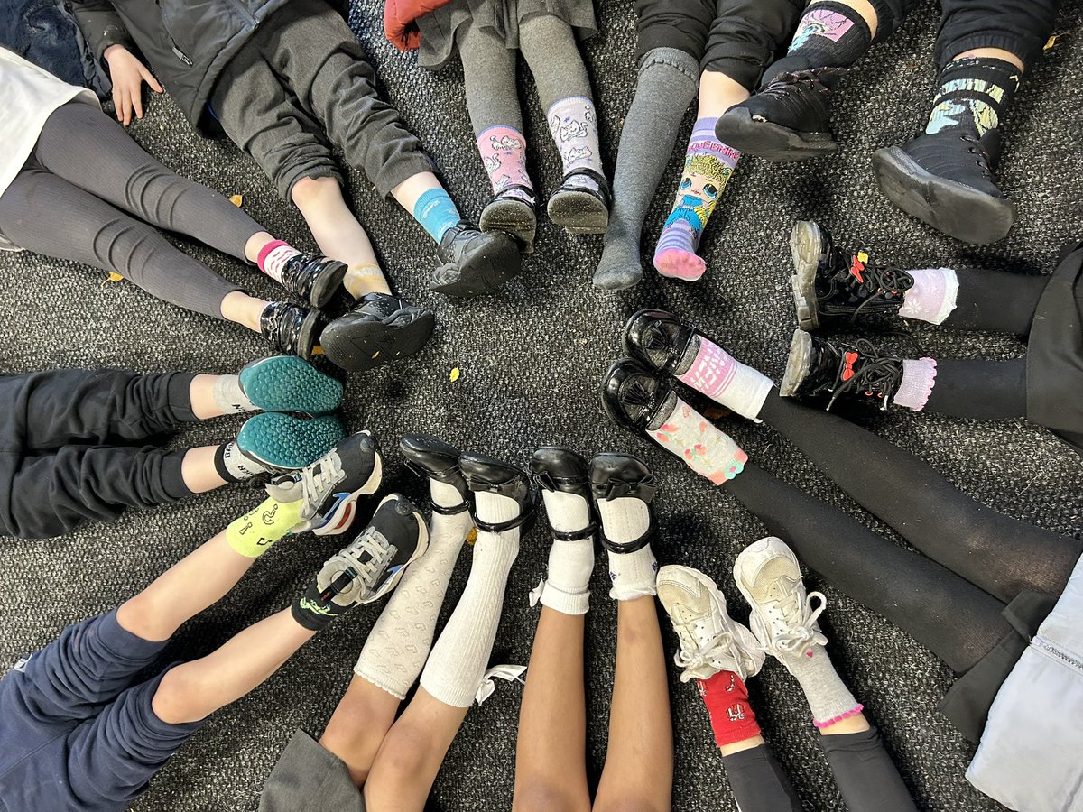 A remarkable effort by <a href="/RyecroftAcad/">Ryecroft Academy</a> today for Odd Socks day. Well done guys! 

#AntiBullyingWeek #OddSocksDay #thriveatryecroft #rpamhm