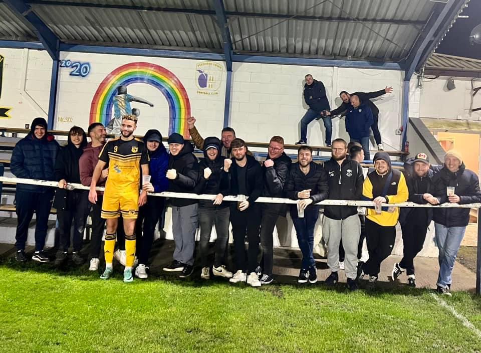 JackLambert18's tweet photo. @Cheese_manAVFC with the photobomb @StourportSwifts @BenTilbury10 #TilburyProject #InToTheNextRound π π‘β«οΈ https://t.co/VUdIzdIwtZ