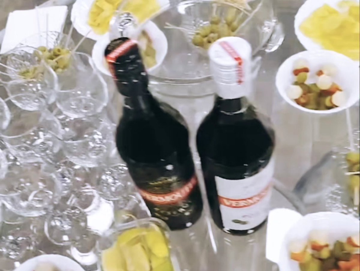 chus_san5's tweet image. Recuerdos de una mañana de poesía y vermú. 
Un encuentro que conectó a autoras de Logroño, Granada, Madrid y Alicante. Y que además llenó de invitados Libros de Ultramar.
¡Gracias Adriana, Violeta, Erika y Esther! 
¡Hasta pronto!

#poesia #vermu #alicante #leertehacelibre #25N