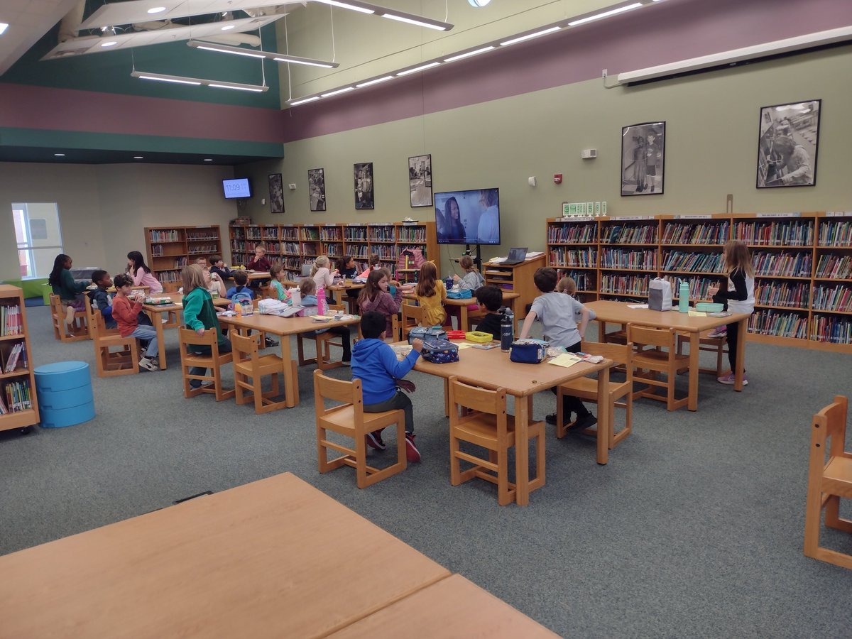 MrsPageTurner's tweet photo. Another 3rd grade Book Bites in the books #seewhatIdidthere ๐
๐ฝ๏ธ Ate lunch
โ๏ธ Answered questions
๐ Shared our books
๐ผ Excited for the TV show
#raiseareader #UCPSLibraryLife https://t.co/zGDX3KSnY5