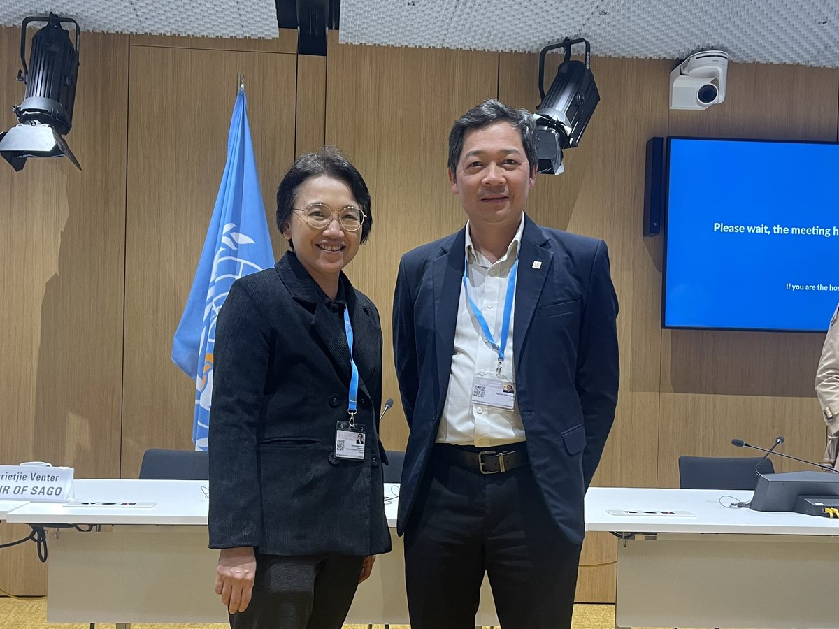 Hung_NguyenV's tweet image. With Dr Supaporn Wacharapluesadee from Chula, my Thai colleague who is very active in #EIDs research in SE Asia. We discussed how to strengthen the EIDs and bat research network in the Mekong region.