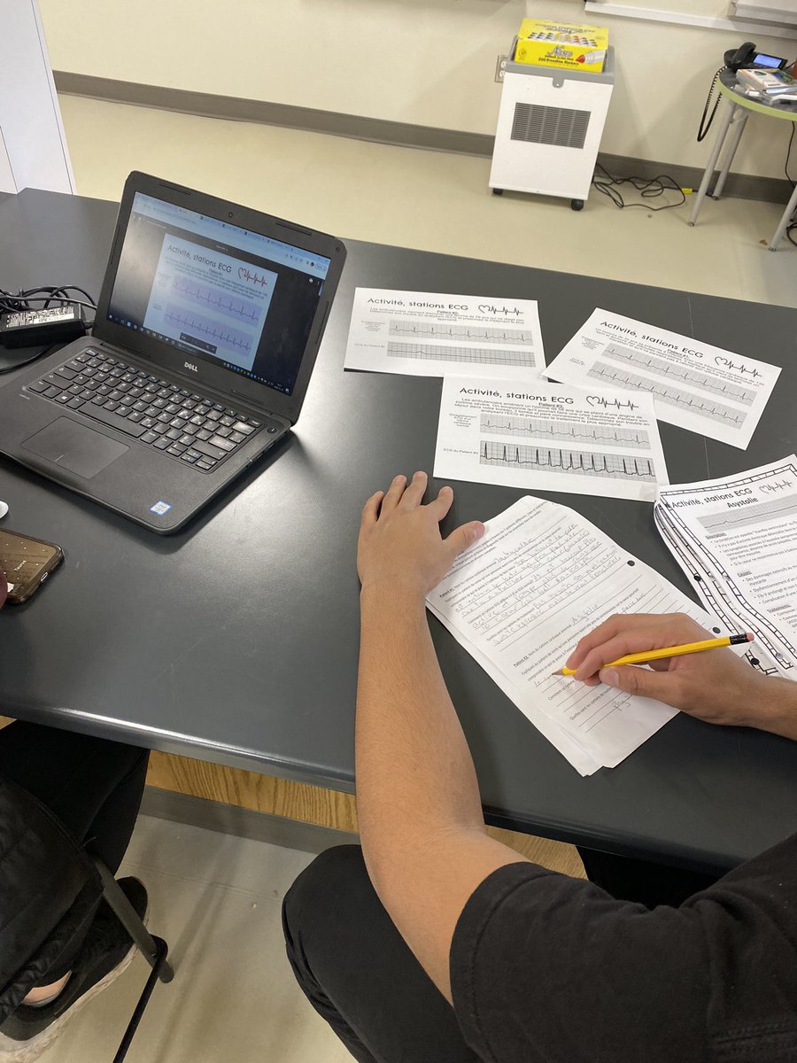 EmWilliams5's tweet photo. Les élèves de #SBI3U mettent en pratique leurs connaissances sur les technologies médicales avec des stations dédiées à l’électrocardiogramme. Grâce à leurs connaissance sur le système circulatoire et des fiches d’info, ils interprètent et analysent des ECG!💡🩺 @acnotredame https://t.co/IrJp3vbADE