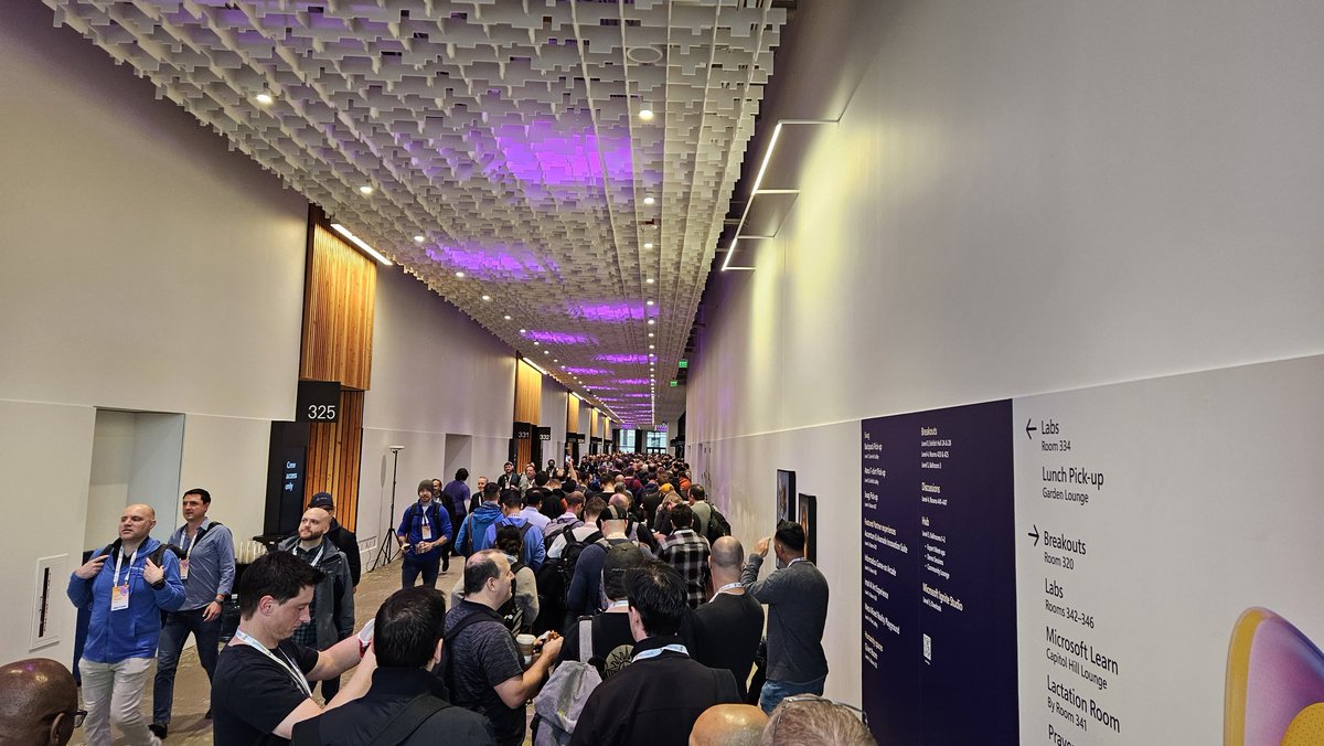 Wow, a waiting line of multiple floors for the keynote hall.. #MSIgnite hopefully we can make it in time 😬
