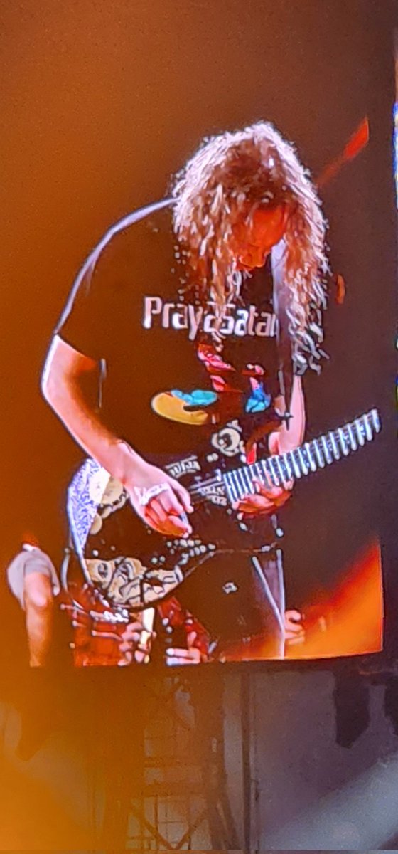 So I'm at the Metallica concert and here I am thinking Kirk Hammet is repping Playstation but  upon closer inspection his shirt says "PRAY2 SATAN" lol 😆 🙏 😂