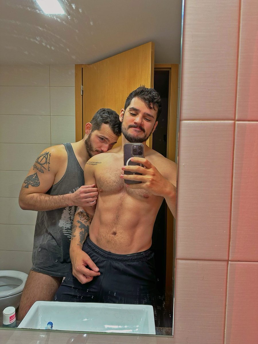 vulpesvictor's tweet photo. Wanna join us? 😈😈

@xxrickyhardxx https://t.co/XptA5Acs5S