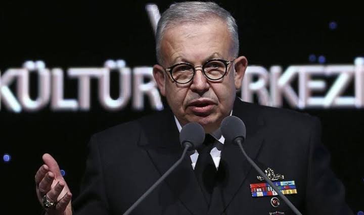 Emekli Tümamiral Cihat Yaycı: 

📌Bu Fırat ve Dicle arasında 3 tane ülke var. Irak, Suriye ve Türkiye. Irak ve Suriye gitti, Türkiye kaldı. 

📌Türkiye’de de çözüm süreci vs. derken ayrılıkçılığa zemin oluşturan ve 3. ülke olarak parçalanmak üzereyken Türkiye Cumhuriyeti devleti