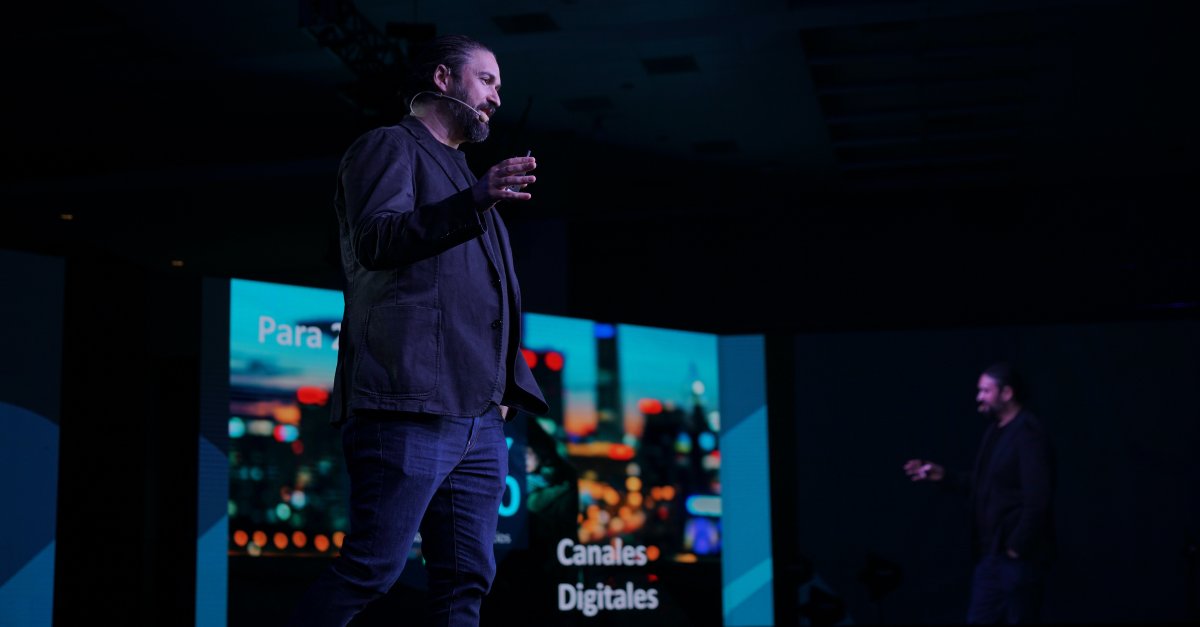 📣 “El 40% de los ingresos de los negocios en México provendrá de canales digitales”, dijo Luis Preciado, Líder de ingeniería Latam, quien lanzó la pregunta a los asistentes sobre cómo podemos potenciar en conjunto la transformación digital de los negocios. #CiscoEngage