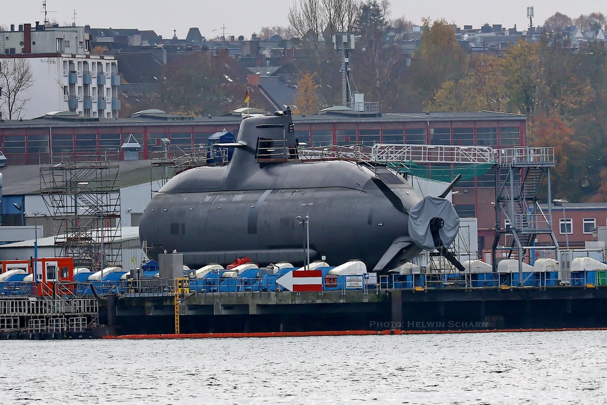 ScharnHelwin's tweet image. #U36/S186 -gestern noch auf dem Syncrolift, heute heim nach #Eckernfoerde. Im Hintergrund auf Bild 3 sind die beiden neuen STS-Boote  der #WTD71 zu sehen. @ComDeuSubSqn @KielDolphin @DarthFreder @Saturnax1 @WarshipCam  @CovertShores