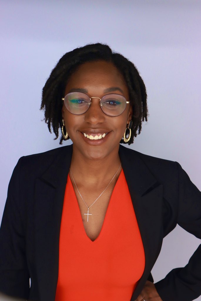 🚨New Headshot Alert🚨 As a part of the lab’s professional development, we went and took professional headshots together! It was so much fun and the students learned about another FREE resource on campus. Now I have my photo that will be used for the next 45 years 😂 #IYKYK