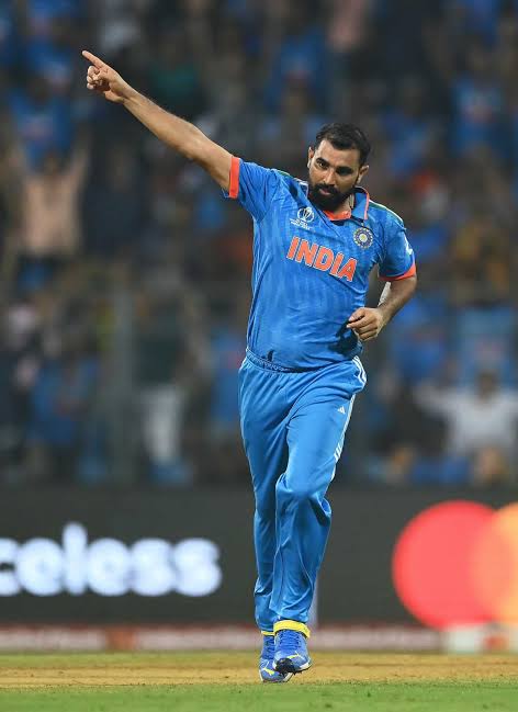 Kapil Choudhary RTS (@kapil07team) on Twitter photo рдЪрд╛рд╣реЗ рдЕрдкрдиреЗ рд╣реЛ рдЪрд╛рд╣реЗ рдкрдбрд╝реЛрд╕реА рдЕрдЧрд░  рдореБрдВрд╣рддреЛрдбрд╝ рдЬрд╡рд╛рдм рджреЗрдирд╛ рд╣реИ рддреЛ ЁЯФердореЛрд╣рдореНрдордж рд╢рдореА рдХреА рддрд░рд╣ рдореЗрд╣рдирдд рд╕реЗ рджреЛ ред  рд╡рд┐рдкрд░реАрдд рдкрд░рд┐рд╕реНрдерд┐рддрд┐рдпрд╛рдВ  рд╡реНрдпрдХреНрддрд┐ рдХреЛ рд╕рдлрд▓ рдмрдирд╛рддреА рд╣реИредред 
Actions speak louder than words
#MohammedShami  #WorldCup2023
#WorldCupSemiFinal 
рдмрд╕ рдПрдХ рдЬреАрдд рдФрд░ ред 
#TeamBharat рдЪрд╛рд╣реЗ рдЕрдкрдиреЗ рд╣реЛ рдЪрд╛рд╣реЗ рдкрдбрд╝реЛрд╕реА рдЕрдЧрд░  рдореБрдВрд╣рддреЛрдбрд╝ рдЬрд╡рд╛рдм рджреЗрдирд╛ рд╣реИ рддреЛ ЁЯФердореЛрд╣рдореНрдордж рд╢рдореА рдХреА рддрд░рд╣ рдореЗрд╣рдирдд рд╕реЗ рджреЛ ред  рд╡рд┐рдкрд░реАрдд рдкрд░рд┐рд╕реНрдерд┐рддрд┐рдпрд╛рдВ  рд╡реНрдпрдХреНрддрд┐ рдХреЛ рд╕рдлрд▓ рдмрдирд╛рддреА рд╣реИредред 
Actions speak louder than words
#MohammedShami  #WorldCup2023
#WorldCupSemiFinal 
рдмрд╕ рдПрдХ рдЬреАрдд рдФрд░ ред 
#TeamBharat