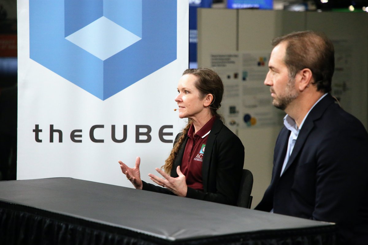 theCUBE's tweet photo. Highlights from #SC23 🤩 #theCUBE live analysis
https://t.co/SVWJTyv6St

With 4 days of real-time coverage, we bring you the #GenAI angle on computing infrastructure.

📺 News &amp; insights from #SuperComputing2023
https://t.co/ep3YRliBTP

#LiveNews #HPC @Supercomputing https://t.co/MBt5PvIDJI