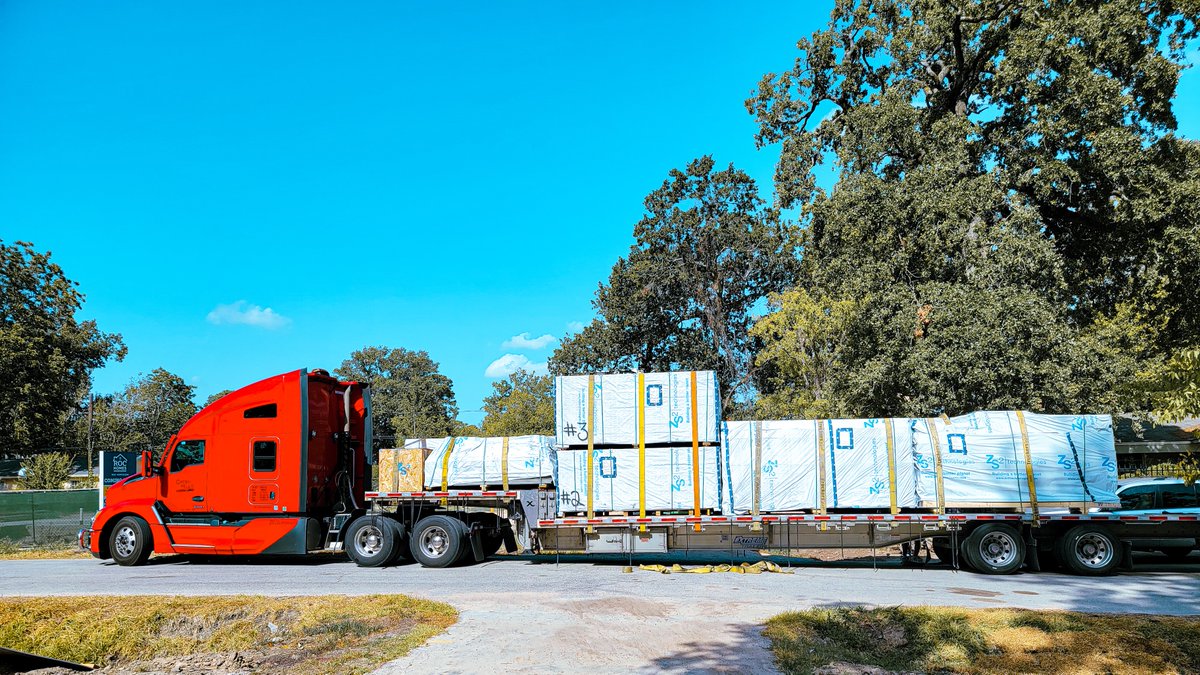 ZS2Technologies's tweet photo. TechPanels arrive flat packed directly to job site where they are unloaded and stood up. This ‘tilt-up’ method of construction is rapid and a 2,000 square foot building can take less than two days to assemble, and arrives on two trucks or less! https://t.co/JuZFgkjA0v