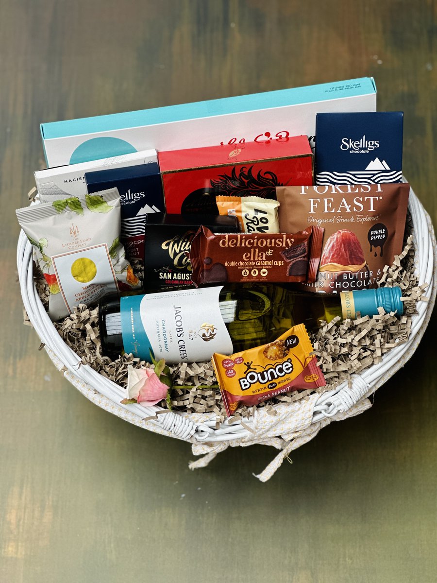 BasketsGalore's tweet image. Today's Gift Basket Of The Day is "Chocolate Extravaganza"

ow.ly/Tstv50Q72Om

Follow &amp;amp; RT to enter #prize draw to #win a Gift Basket. More info via our blog.

#dailydispatch #gifts #competition #giftbasketsrules #chocolategifts #chocolategiftbaskets