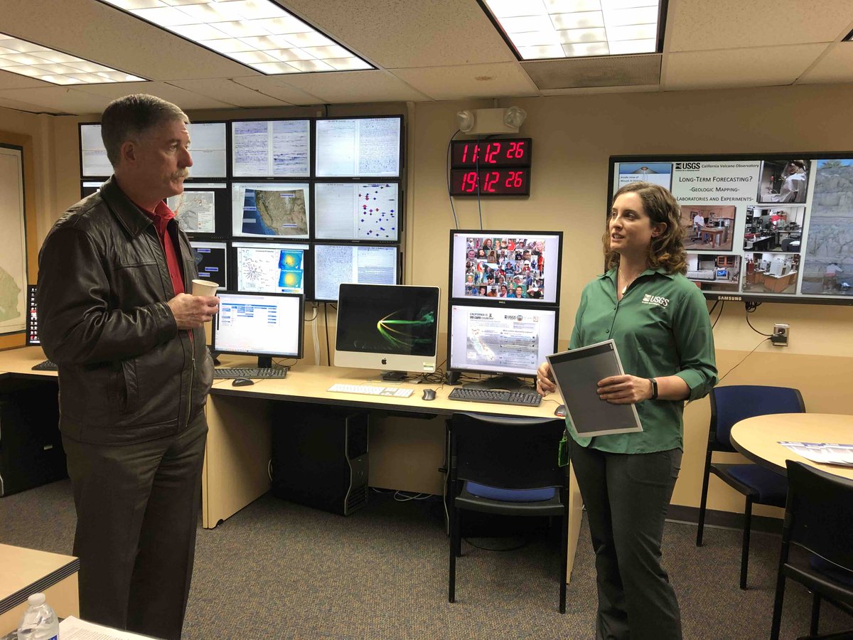 All volcanoes in California were at normal background levels of activity last week. usgs.gov/programs/VHP/v… The Operations Room is a nerve center for CalVO in the event of a volcanic crisis. Here, scientists can view and analyze monitoring data for all of California’s volcanoes!