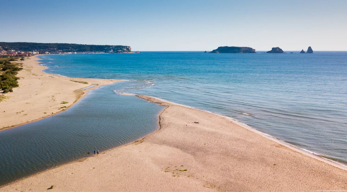 👣🌊 Walking through landscapes: La Pletera A family and inclusive route that highlights the value of the recovered lagoons near the Medes Islands. 🤩 🔗 bit.ly/47a78jG #inCostaBrava