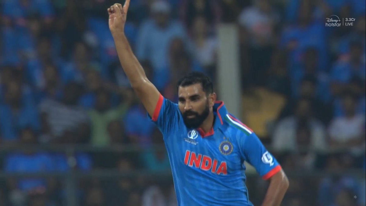 IndianGems_'s tweet photo. Retweet if you agree that #Shami should get Man of the Match https://t.co/nNDfvTqVrq