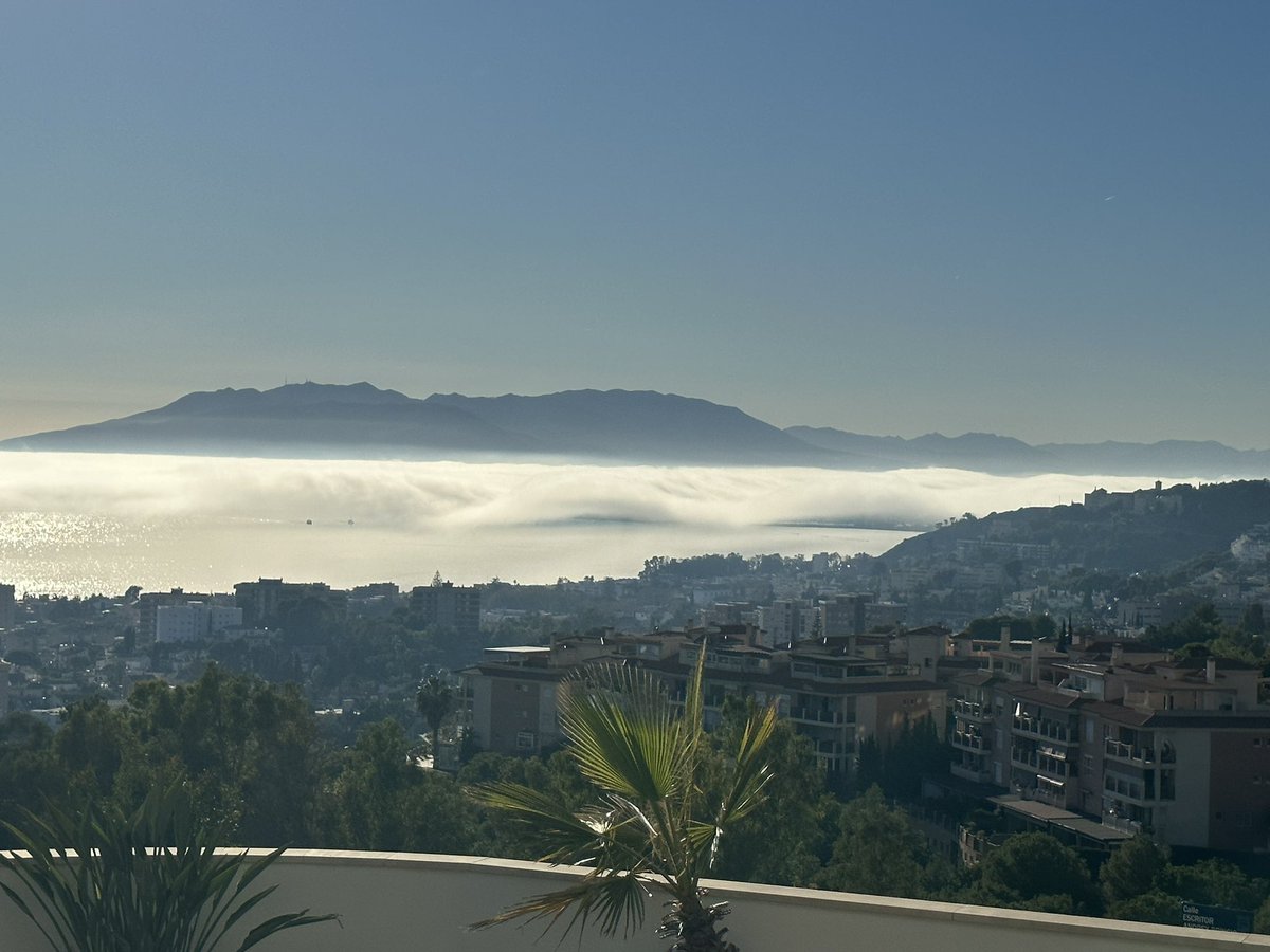 Storm_Malaga's tweet photo. El taró inundando la Bahía de Málaga. 😍 https://t.co/Bgx6XcRano