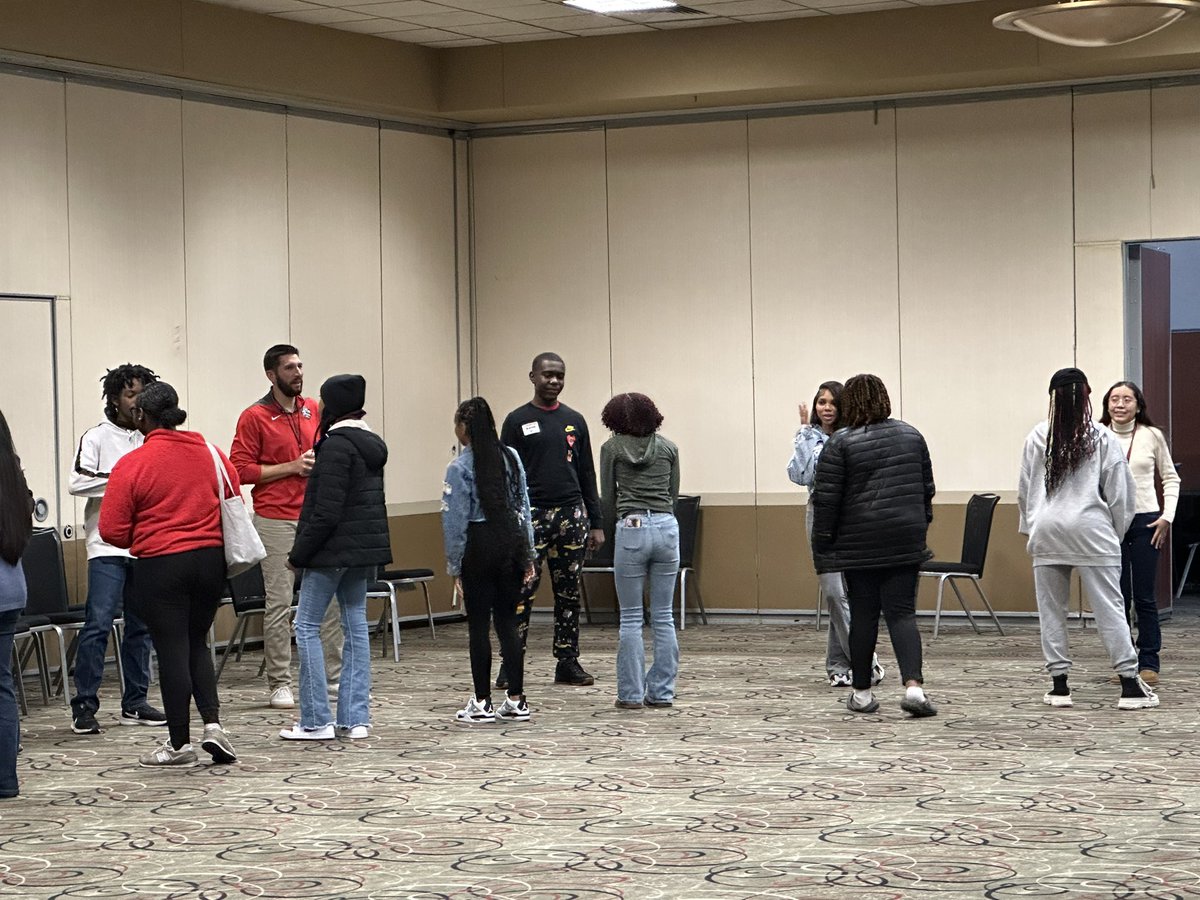 GUNBY4's tweet photo. Raptor Student Leadership activity circle https://t.co/QWQ31iF4FU