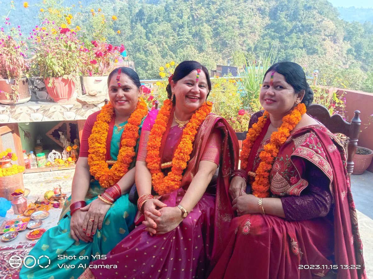 pardeshiaatma's tweet photo. तीन दिदिबहिनी । https://t.co/fRg2QvNlNB