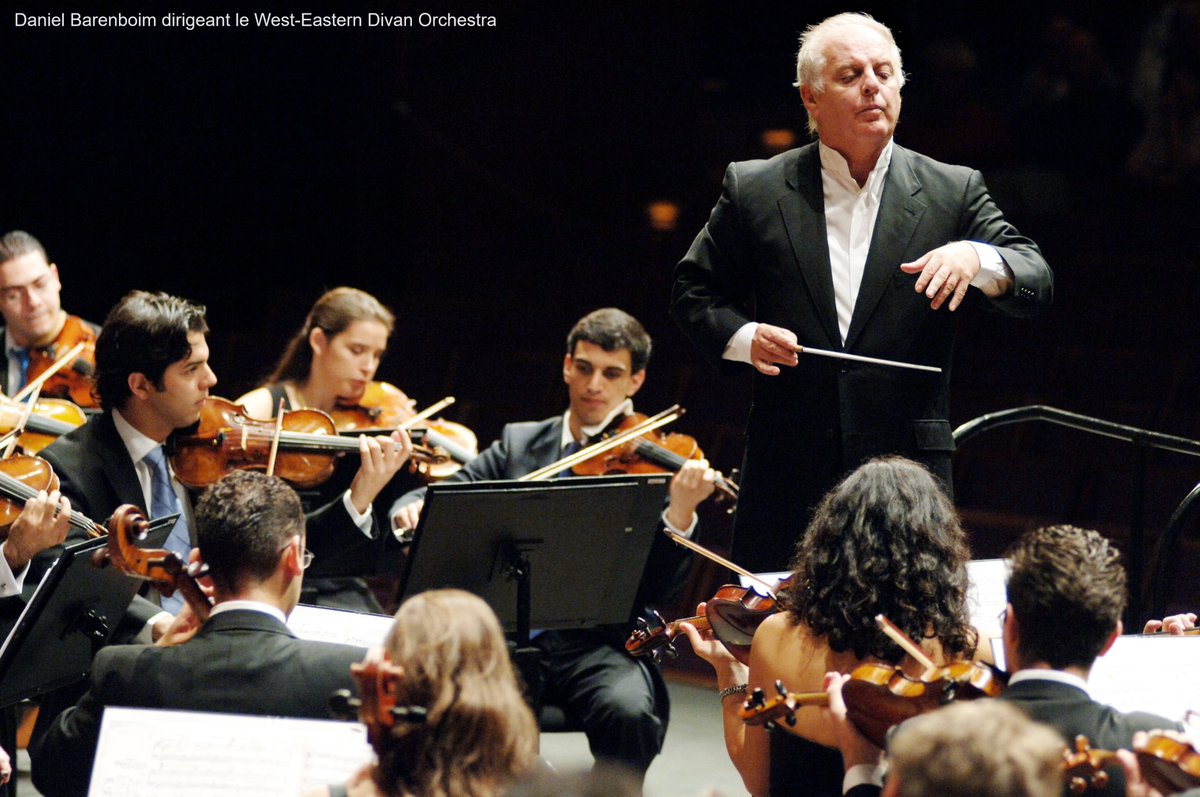 Le secrétaire perpétuel Laurent Petitgirard prononce un discours intitulé « Paroles d’artistes » et salue l’engagement de grandes figures d’hier et d’aujourd’hui en faveur de la liberté de création en temps de conflit. #MauriceRavel <a href="/DBarenboim/">Daniel Barenboim</a> <a href="/DivanOrchestra/">West-Eastern Divan Orchestra</a>